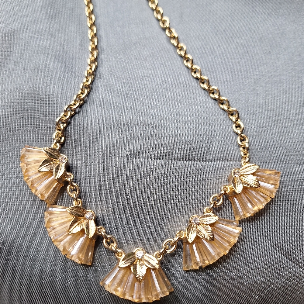 Vintage Rhinestones gold tone necklace